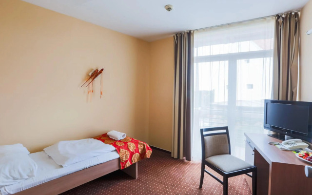 CE Plaza Hotel