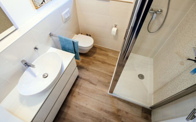 Luxurious Villa Near Vir With Swimming Pool