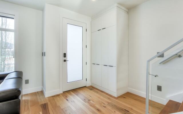 New Luxury Townhome 29