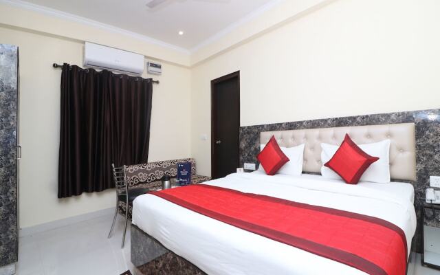 OYO 13658 Hotel Tanish Palace