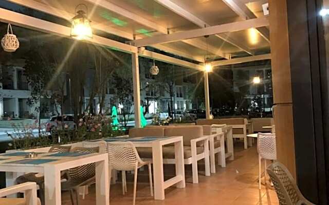 Onix Blue 17 - Mamaia Nord
