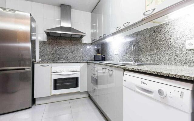 Comfortable 4 rooms 2Bath w balcony