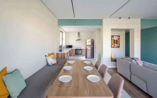 Lourina at Lake View Residence