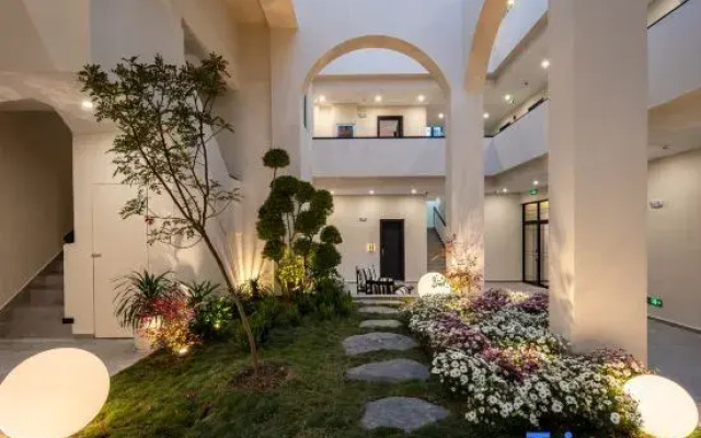Xingman Yunli Designer Oxygen Homestay (Dukezong Ancient City Branch)