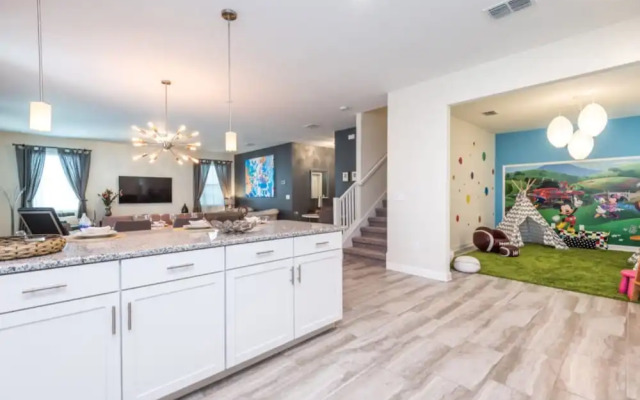 6 Bedroom 5 Bathroom Vacation Home