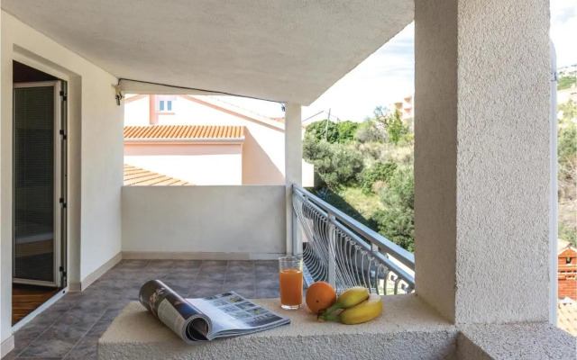 Two-Bedroom Apartment Makarska with Sea View 02