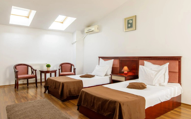Lira Pacific Aparthotel