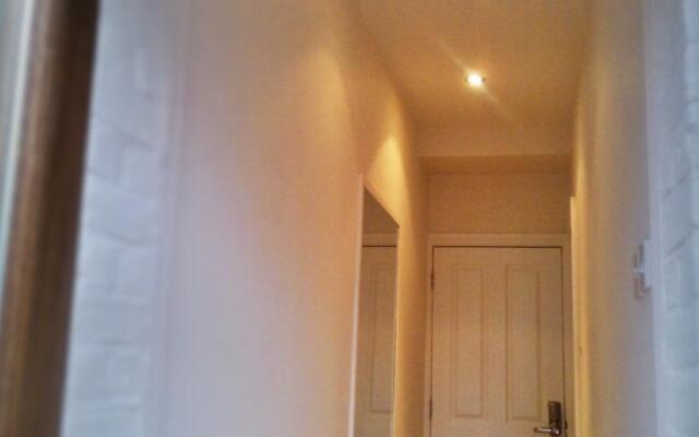London Hythe Close Rooms To Let