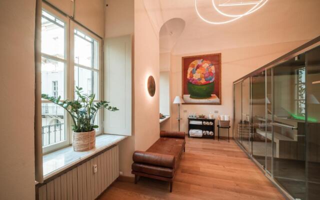 Royal Palace Luxury Suites & Hotel