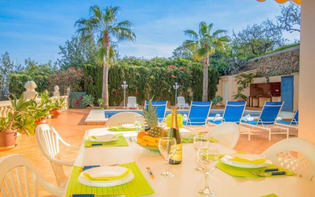 Abahana Villas La Marina