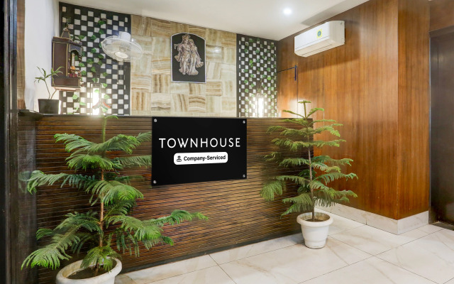 Super Townhouse Sushant Lok Phase 1 Formerly Hotel Neven