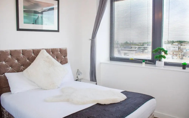 2 Bedroom Central Apartment With Parking