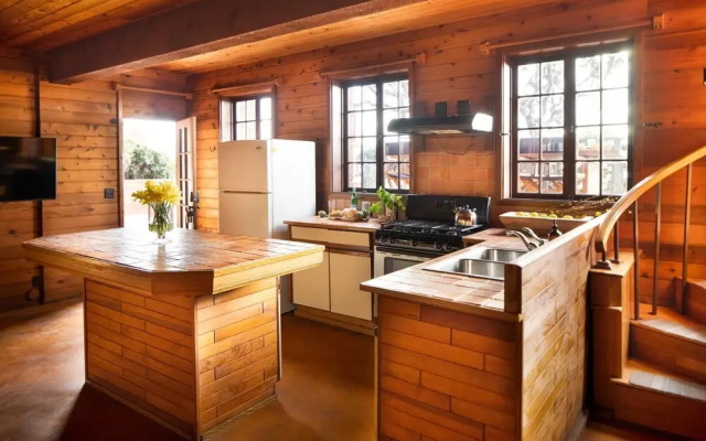 Fleetwood - Retro Modern Oceanfront Home w Two Expansive Patios