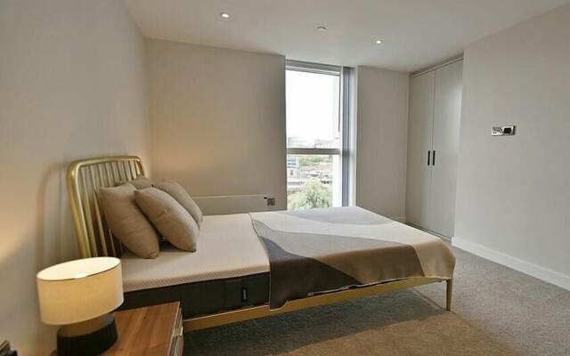Top Floor 3-bed Penthouse in Manchester