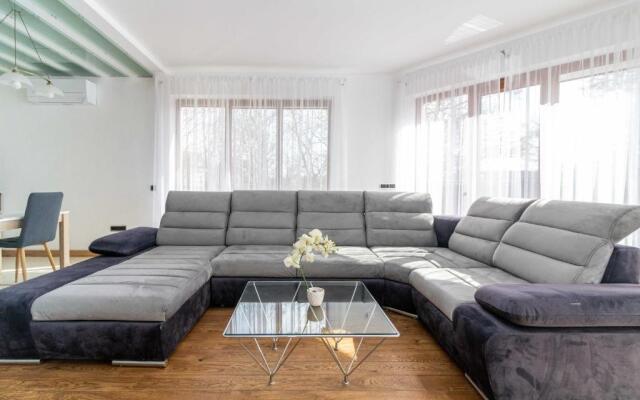 Gentle Brezze Apartment, By Cohost