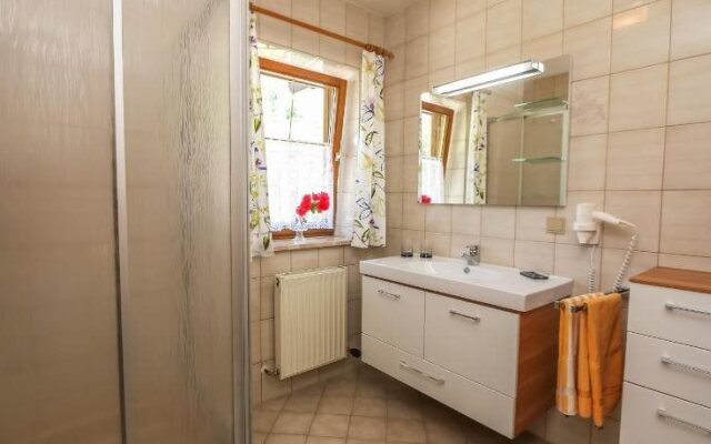 Dorfcafe Unken Hotelpension sWirtshaus im Dorf