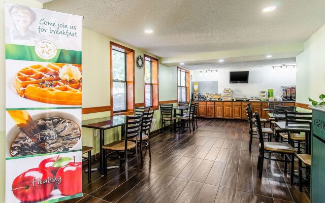 La Casa Inn & Suites - Middleboro