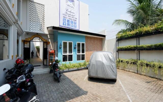 RedDoorz Plus near Paragon Mall Semarang