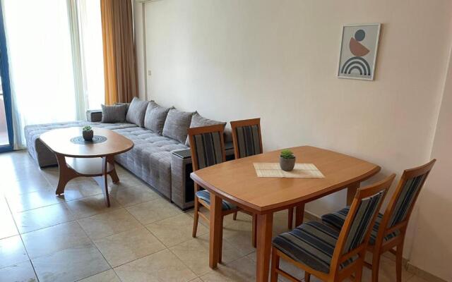 Apartment In Trakia Plaza