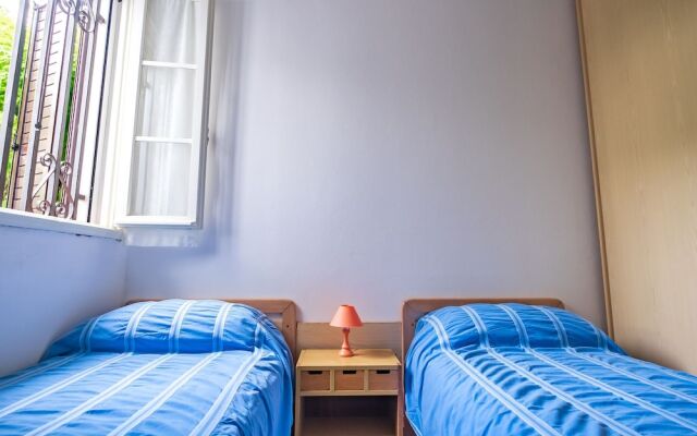 House in Residence With Garden With Gazebo and Barbecue