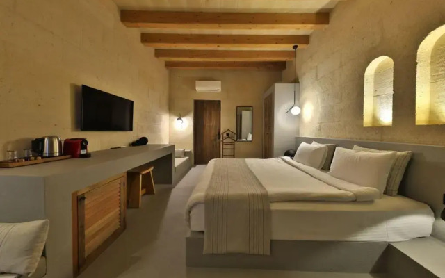 Simurg Cave House