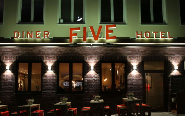 Hotel FIVE