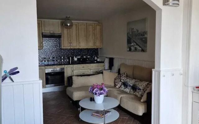 2 bed Apartment That Steps out on to the Pool