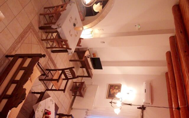 Skandalis Traditional Suites