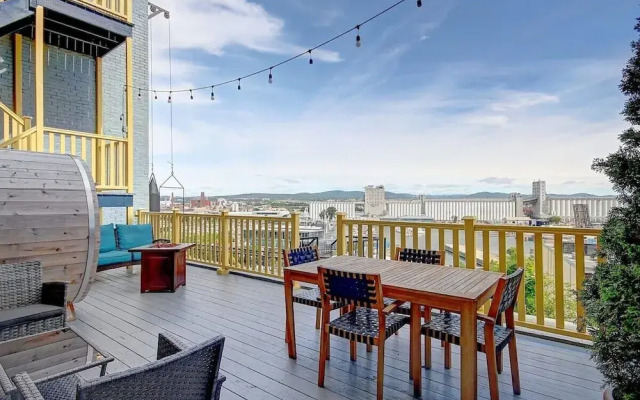 Remparts 2 Bed w Private Terrace & Sauna