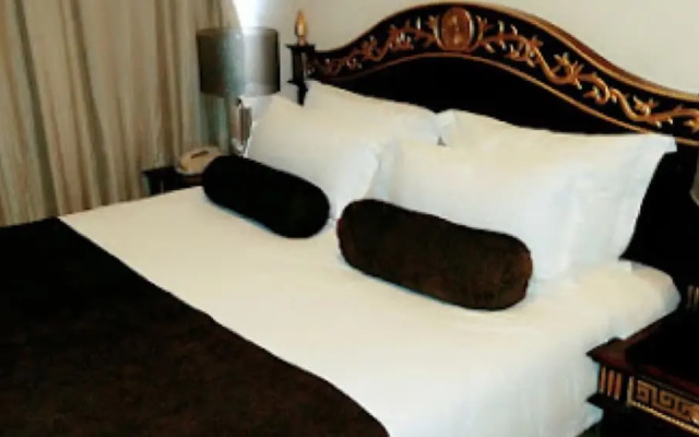 Room-owu Crown Hotel - Guest Room