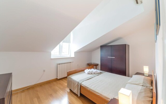 Beautiful Home in Primosten With Wifi and 6 Bedrooms