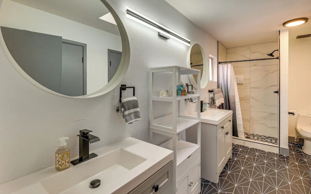 Sun Lakes Home: Fire Pit, Patio, Grill!