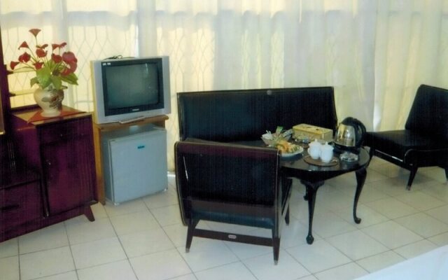Triple H Hotel