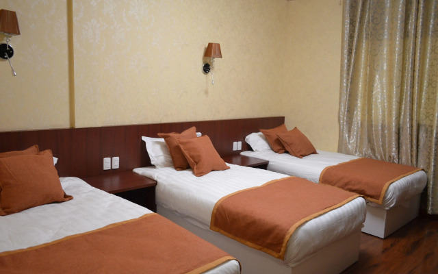 Hotel 198