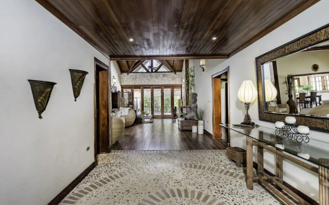 Beautiful Villa with Pool Gym and Maid