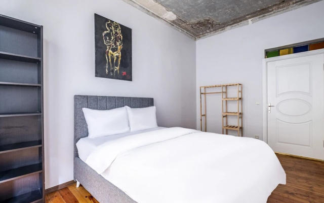 Stylish Flat With Excellent Location in Beyoglu
