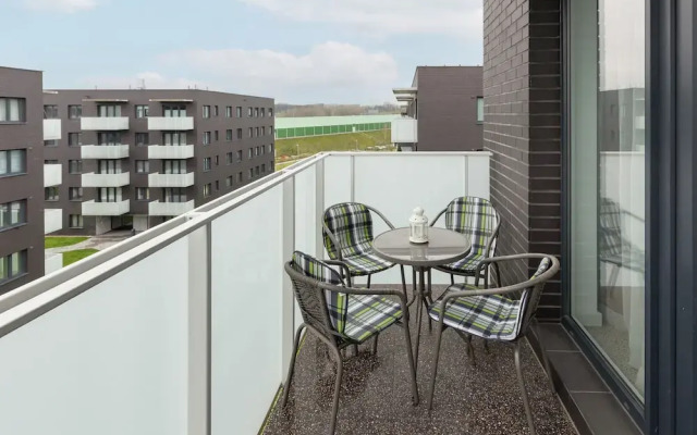 Sunny & Elegant Apartment by Renters