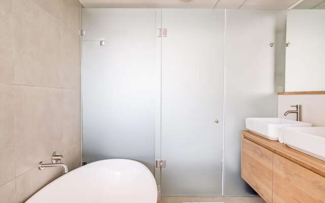 Penthouse w Table Mountain Views Pride View