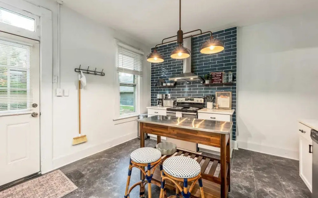 German Charm Suites Sleeps 8!