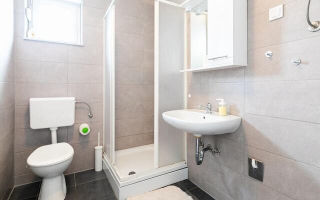 Comfortable Apartment in Novalja near Zrče Beach