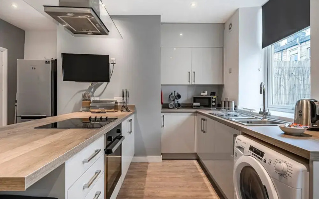 Modern Affordable Home - Contractors Leisure