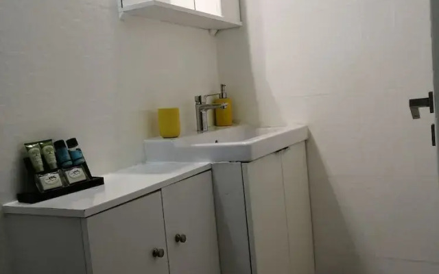 Bright And Modernized Apartment Psyri