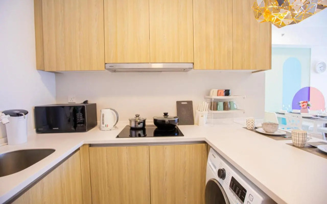 Georgetown High Floor Luxury 3BR Suite