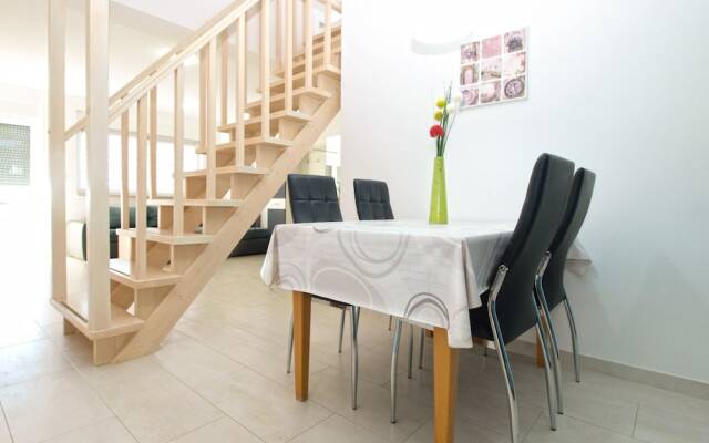 Apartment 1819