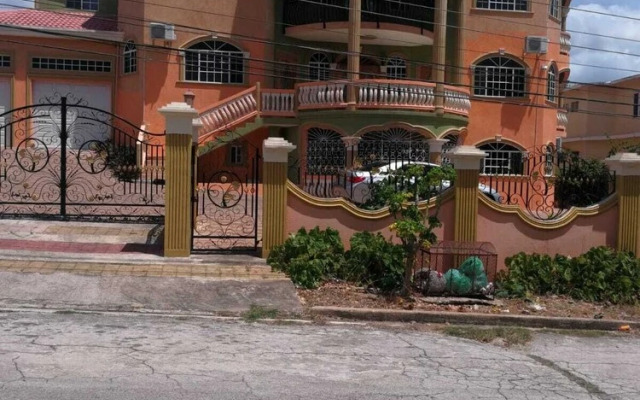 rush bond villa