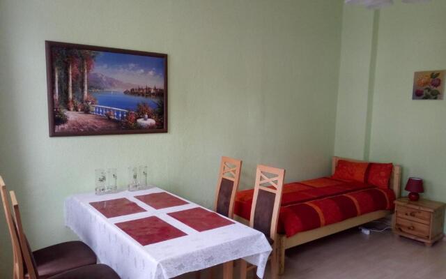 Arthur Albert Apartment