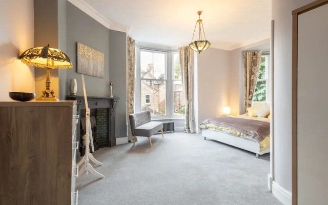Host Stay Chatsworth Townhouse I