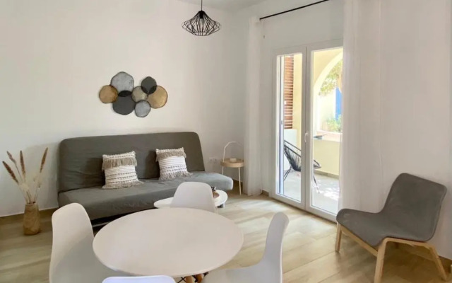 Batsi Seaside Apartment