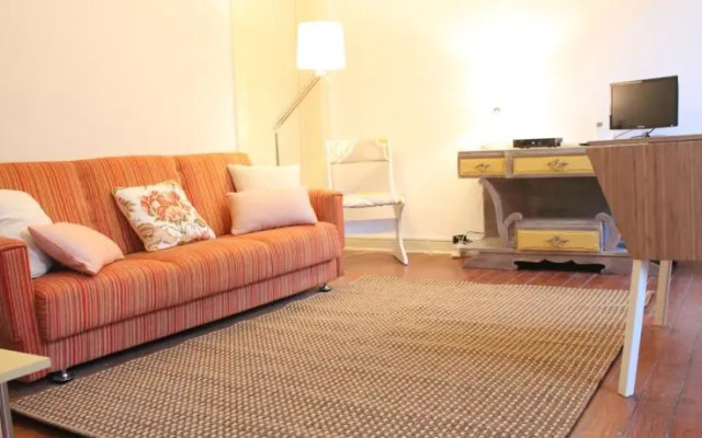 Blue House - Bica Yellow Tram