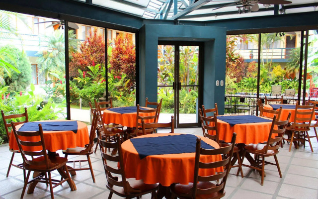 Soluxe El Sesteo Hotel
